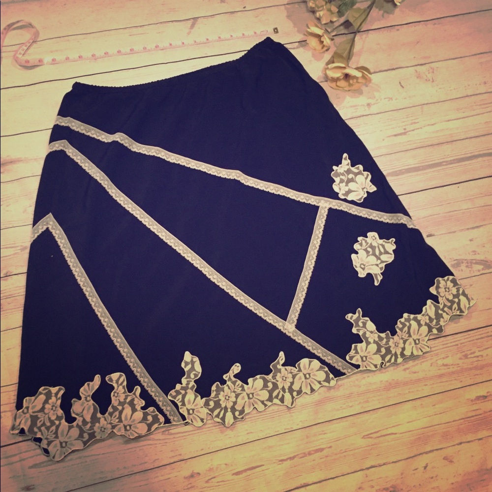 Maggie Sweet SZ 1X Black & Ivory Lacy Flowy Skirt